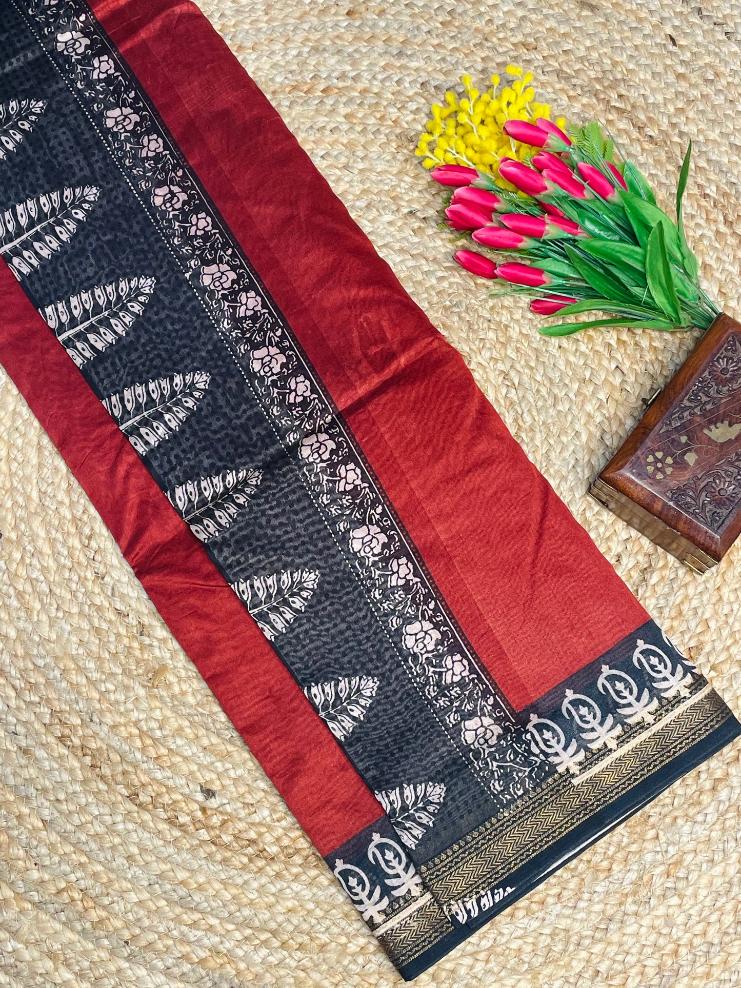 Ruhira Red- Black Maheshwari