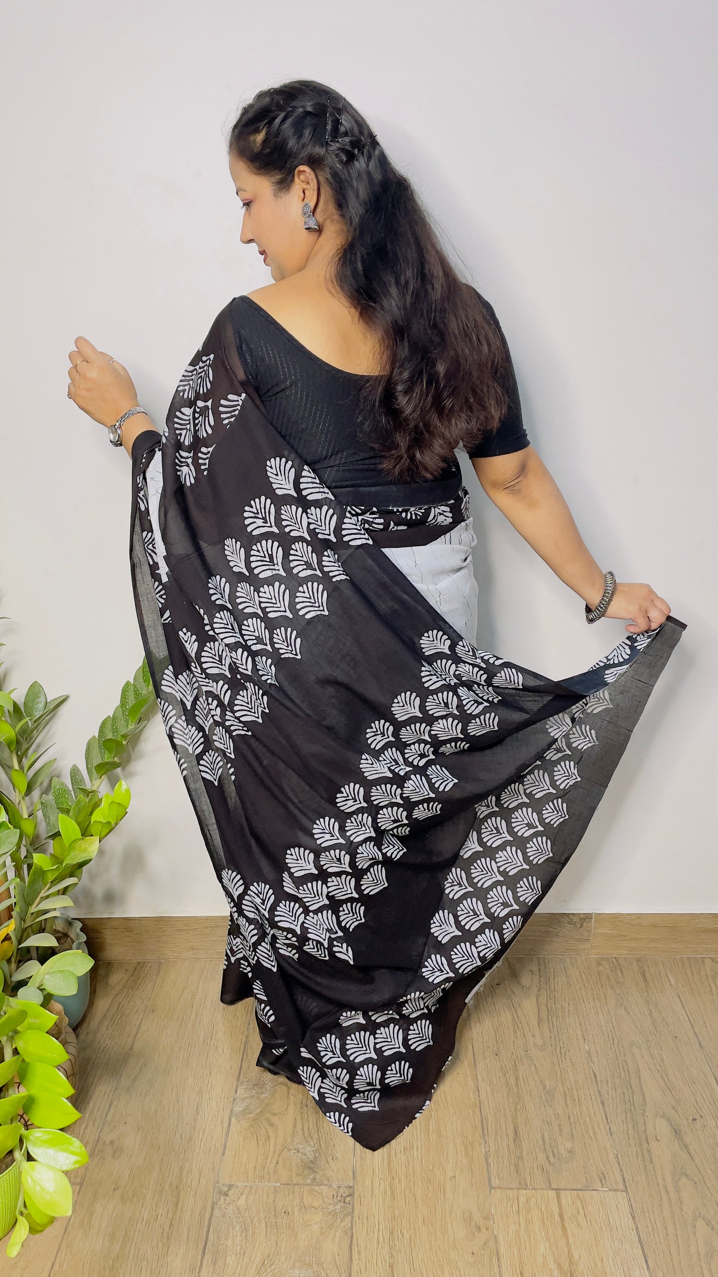 White and Black Mulmul Cotton Saree