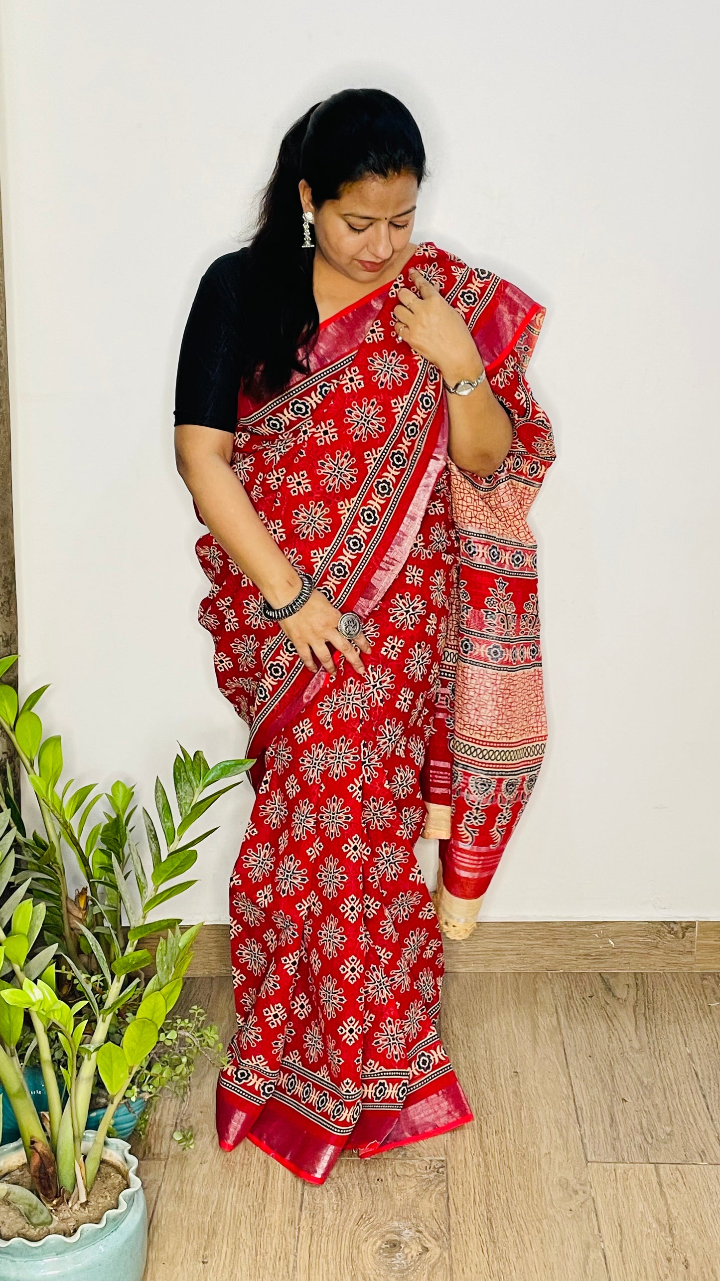 Red Floral Pattern Cotton Linen Saree