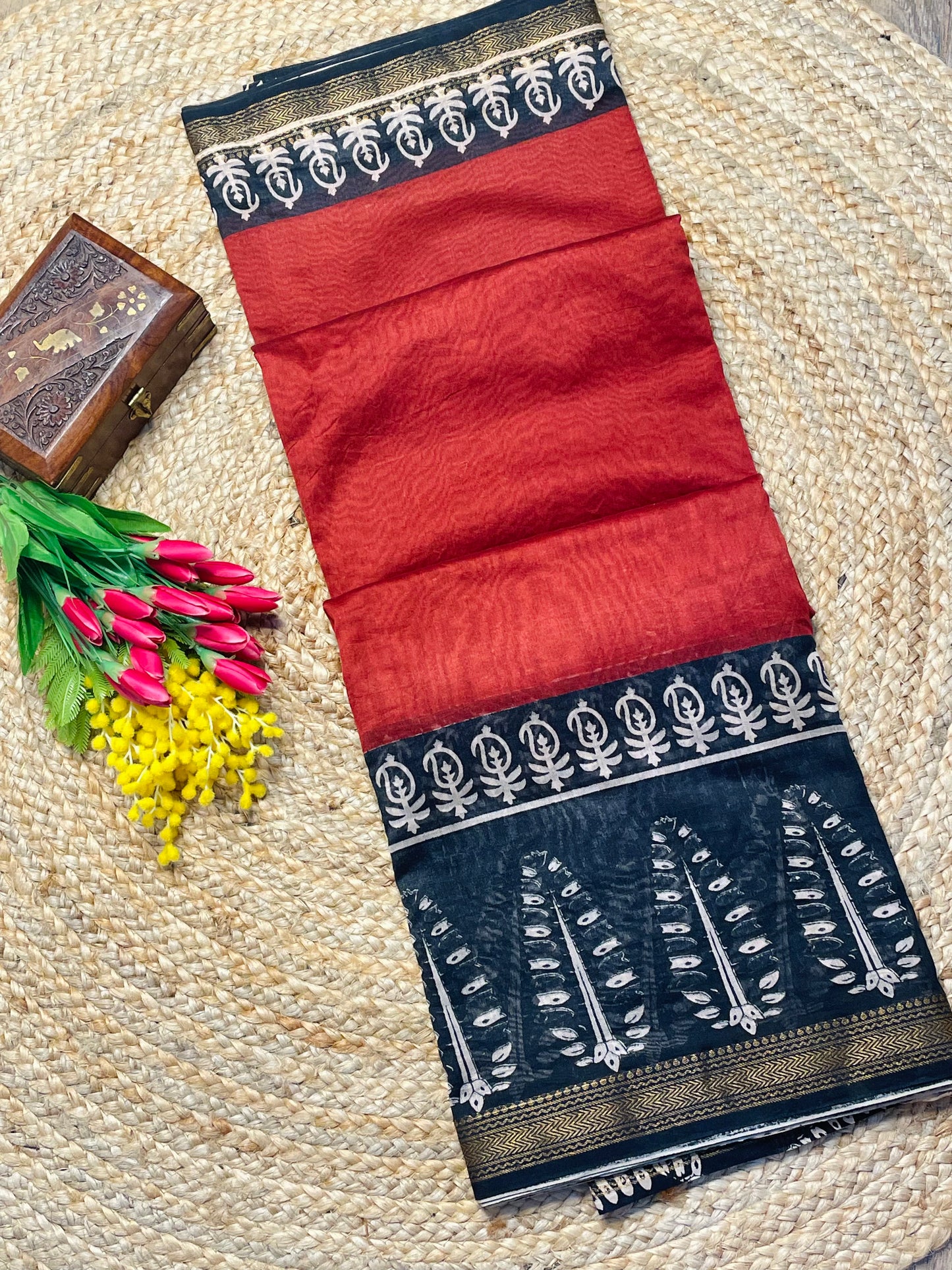 Ruhira Red- Black Maheshwari