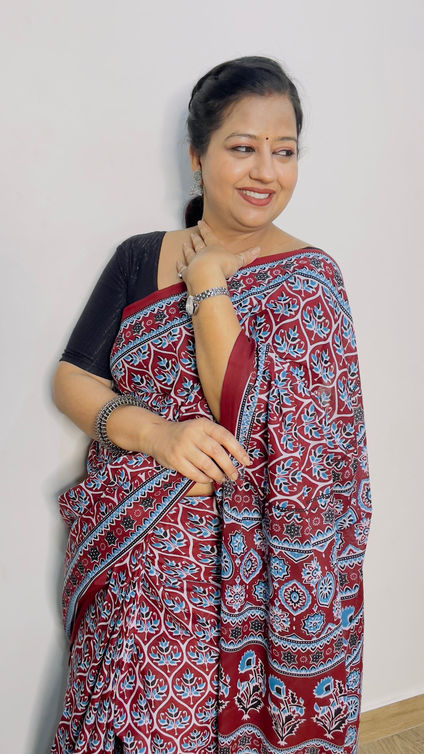 Red and Blue Pattern Mulmul Cotton Saree