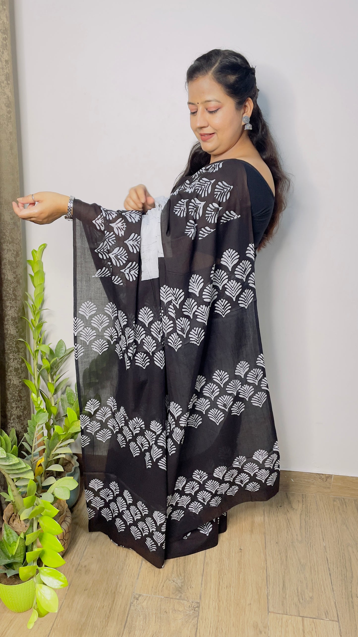 White and Black Mulmul Cotton Saree