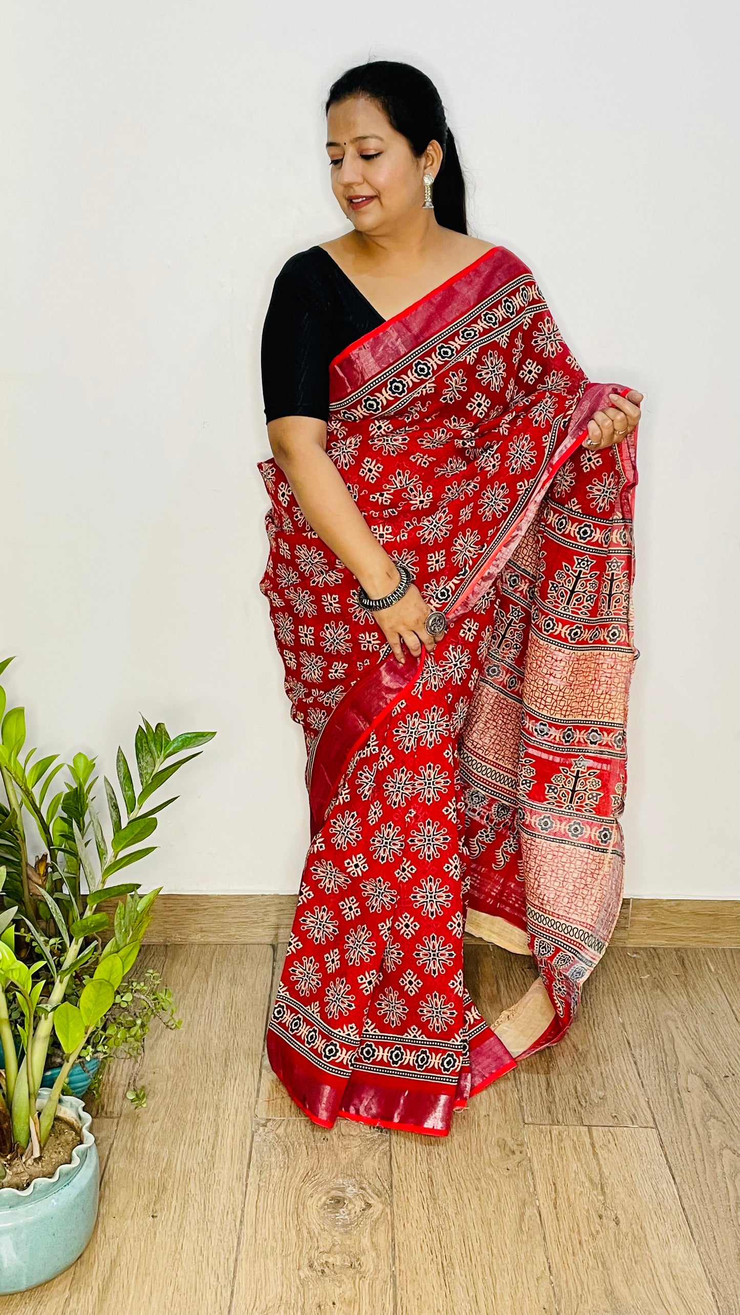 Red Floral Pattern Cotton Linen Saree