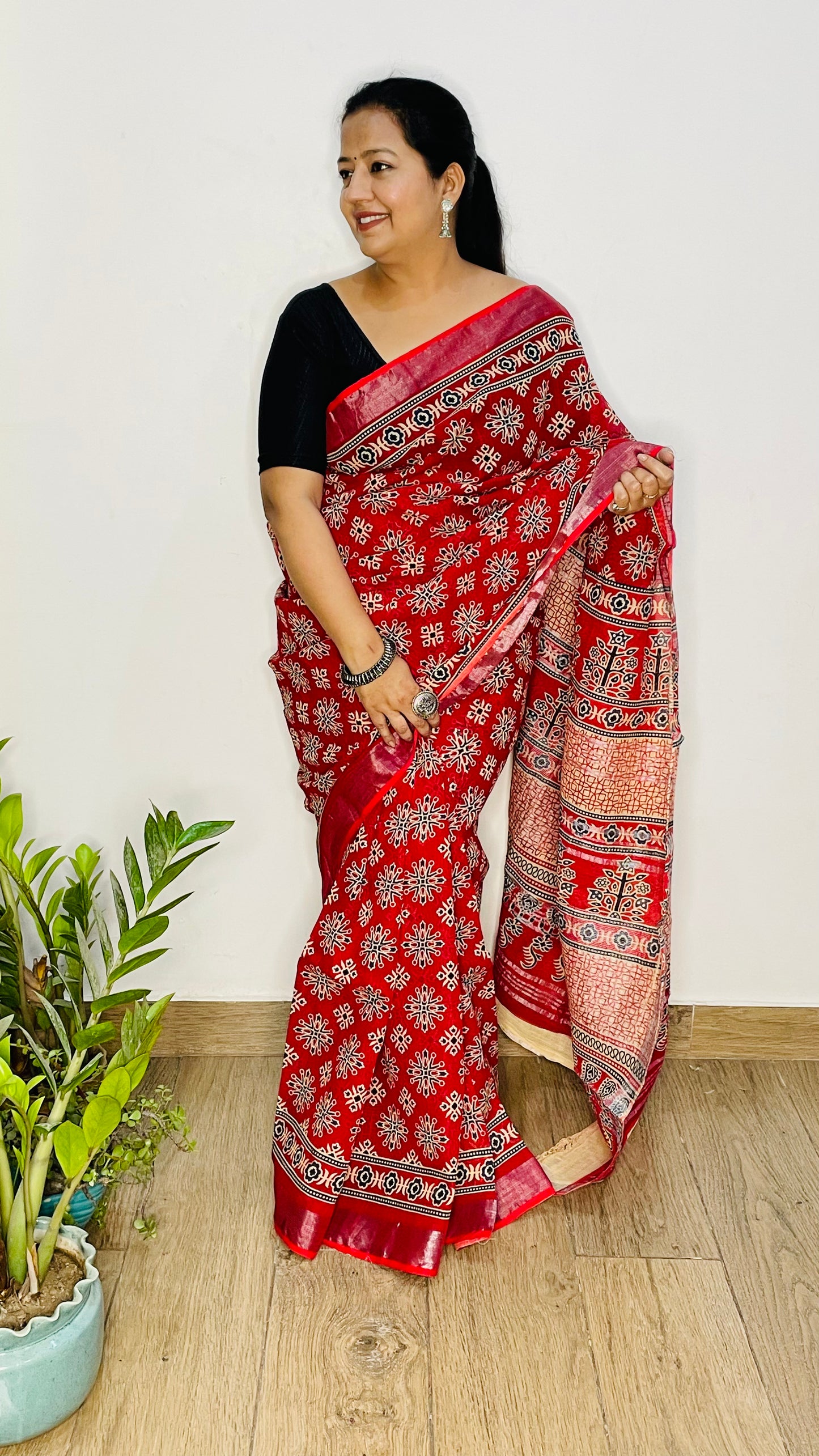 Red Floral Pattern Cotton Linen Saree
