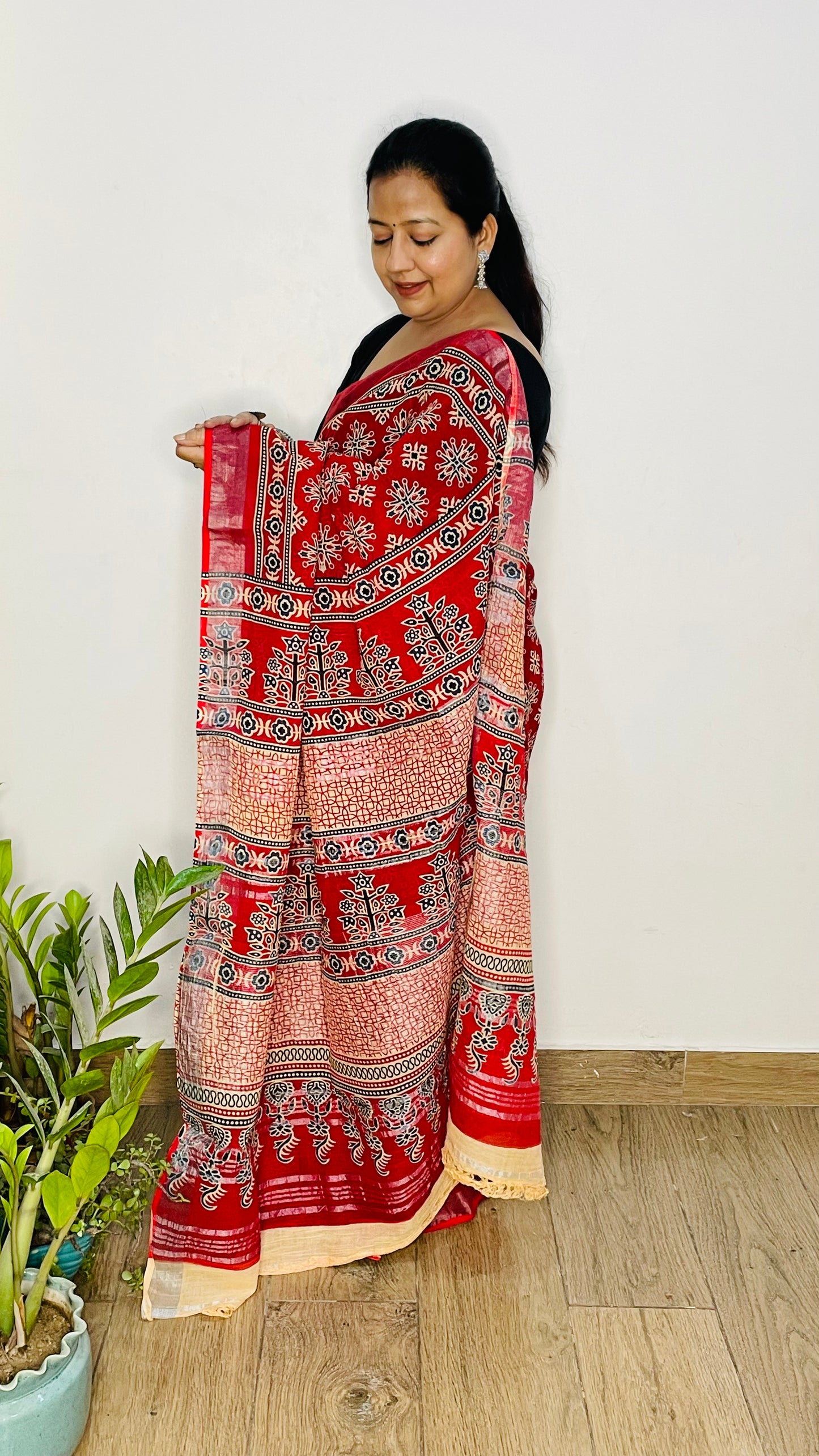 Red Floral Pattern Cotton Linen Saree