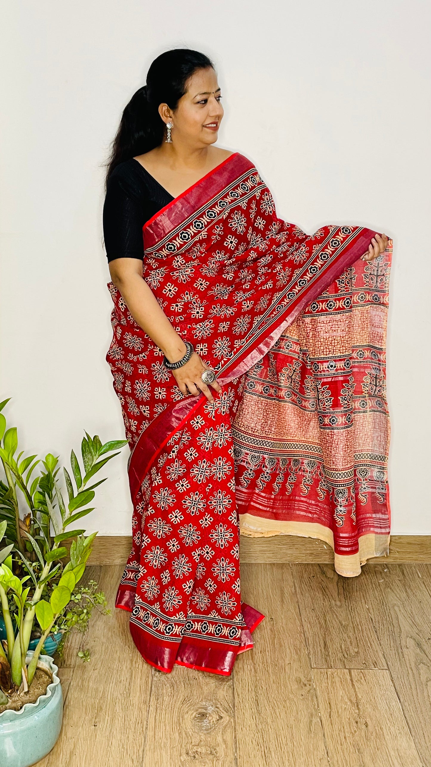 Red Floral Pattern Cotton Linen Saree